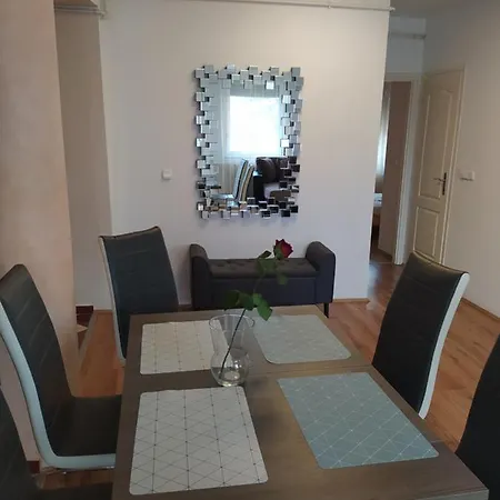 Kristaly Apartment *
