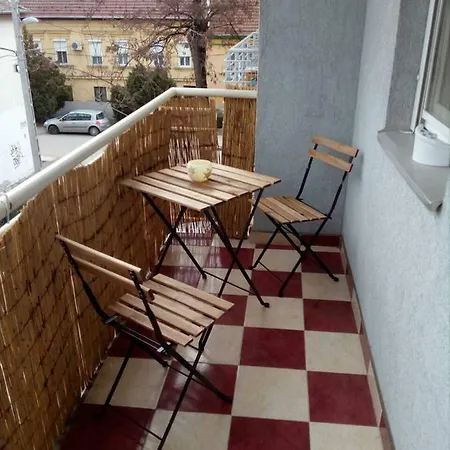 Kristaly Apartment *