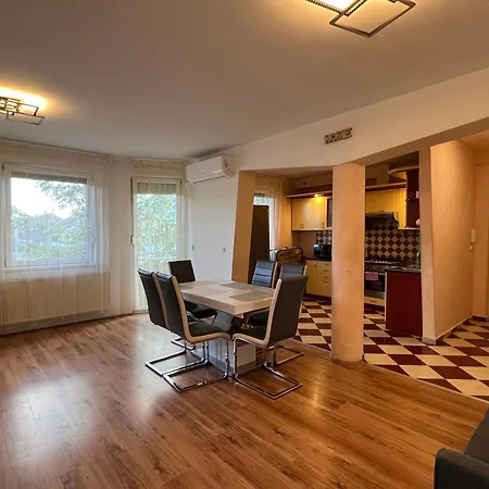 Kristaly Apartment