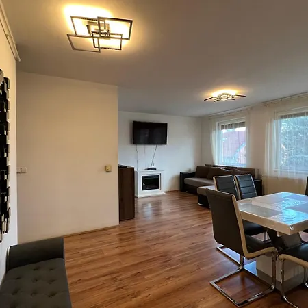 Kristaly Apartment